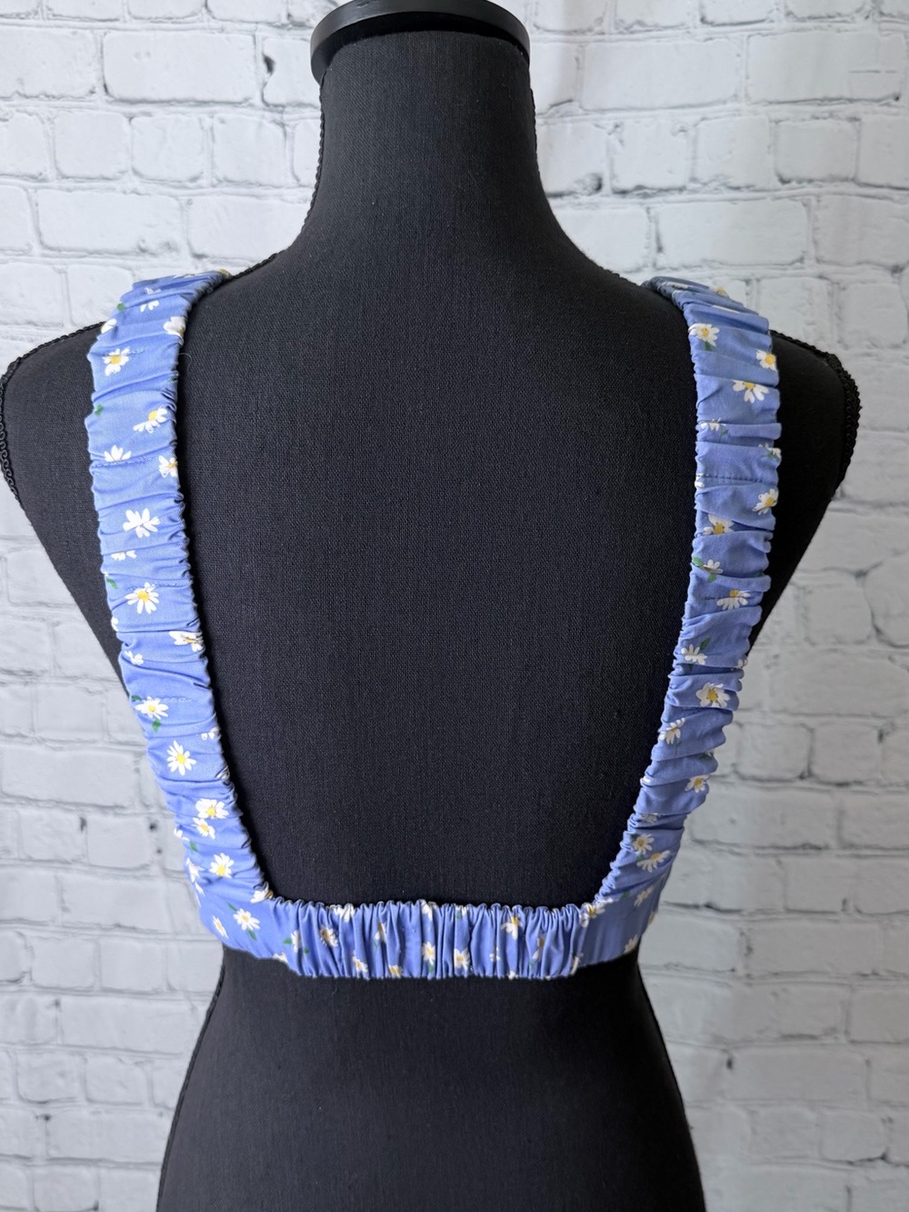 Zara Blue Floral Daisy Crop Tank - Picture 2 of 6